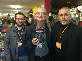 Bruce Sterling con i connettivisti, Giovanni De Matteo (sinistra) e Sandro Battisti (destra)